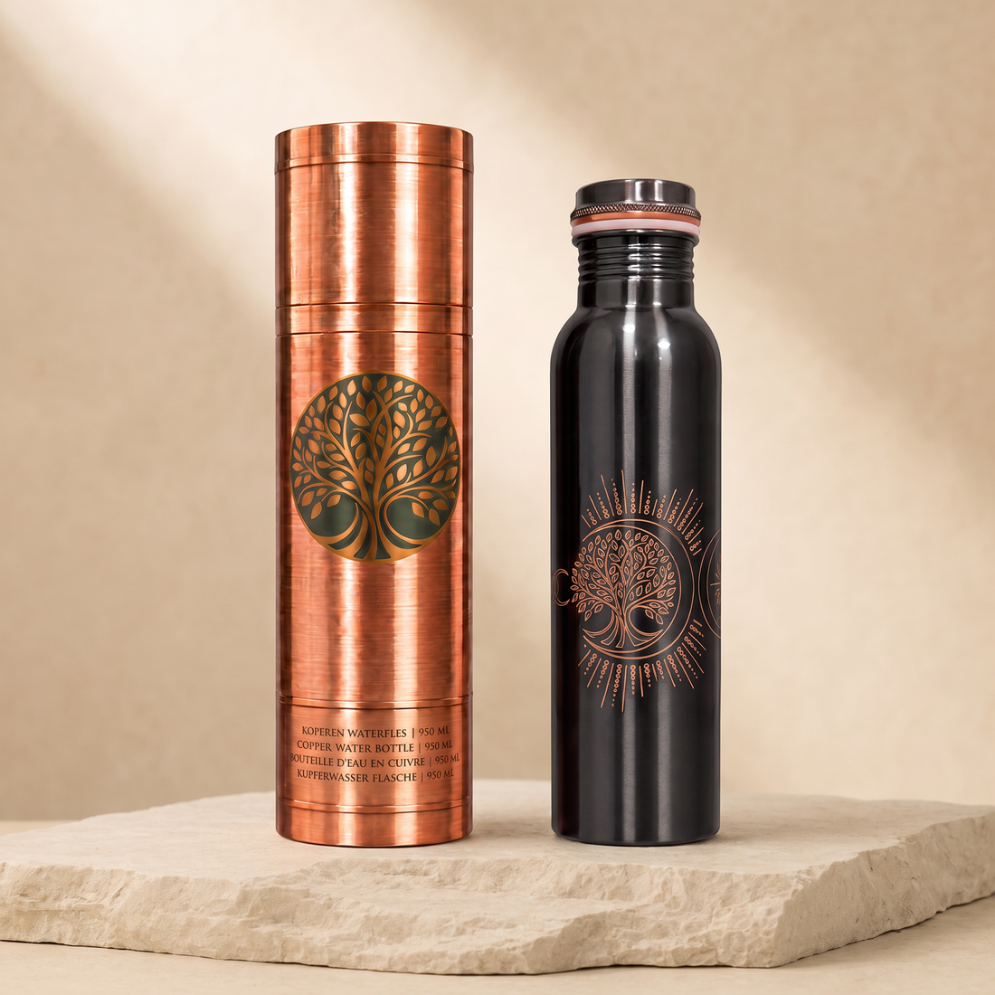 Koperen Waterfles Moonnight 950 ml met koker op natuursteen